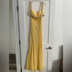 Yellow sequin backless prom/pagent dress
